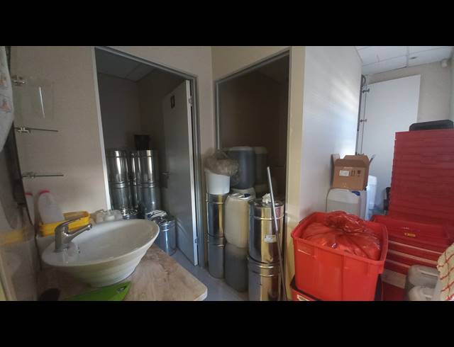 282M² OFFICE TO LET IN PINELANDS